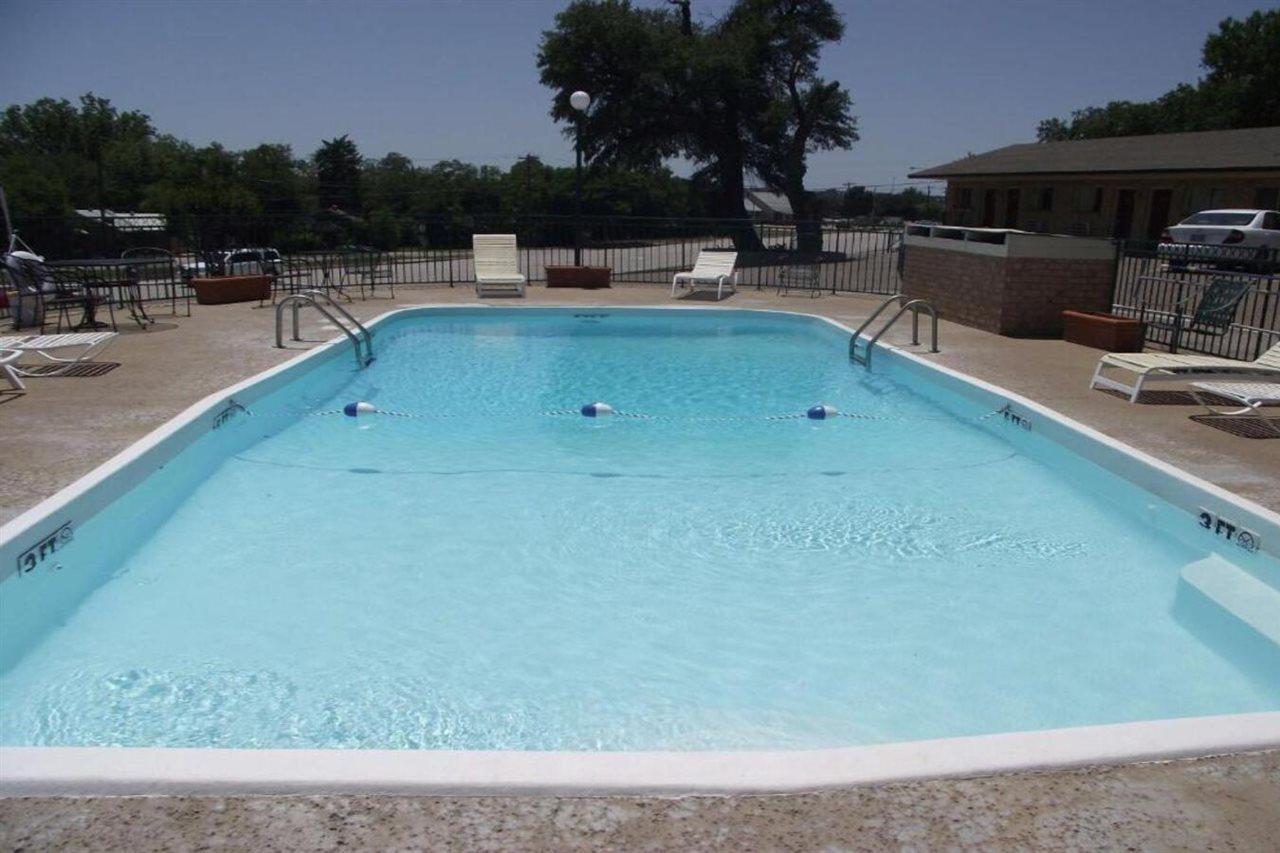Glen Rose Inn & Suites Buitenkant foto