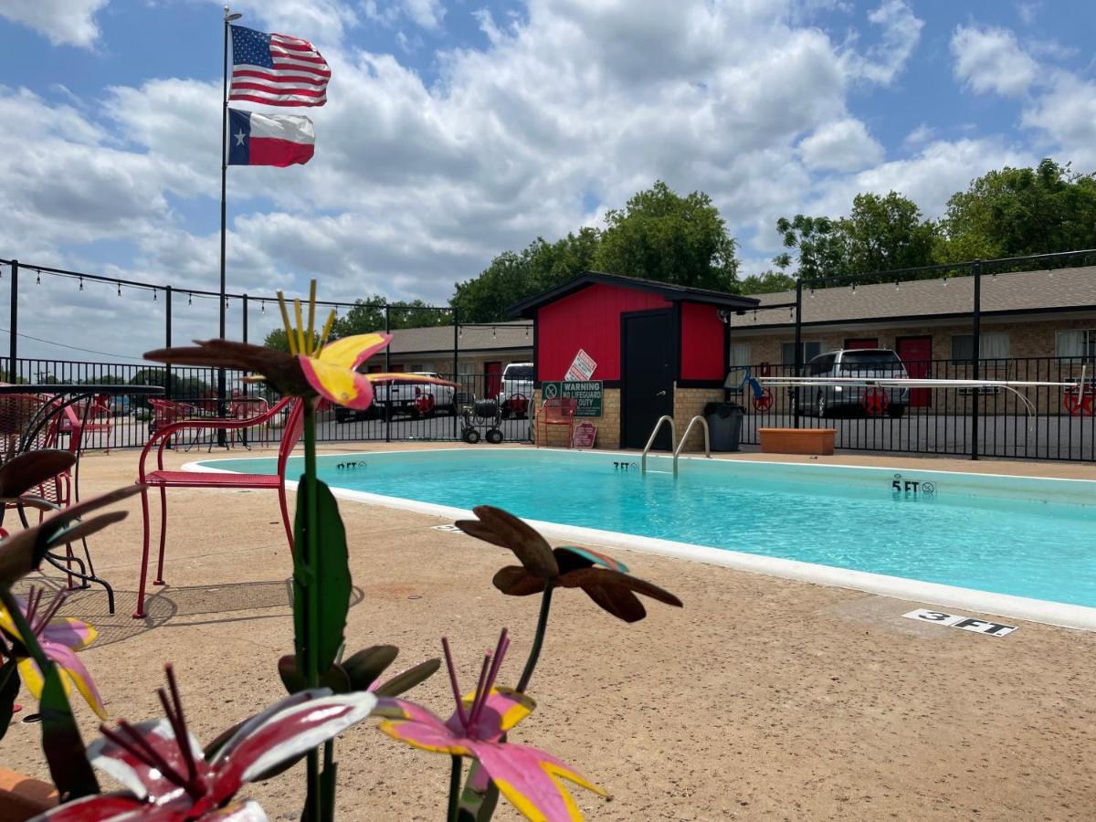 Glen Rose Inn & Suites Buitenkant foto