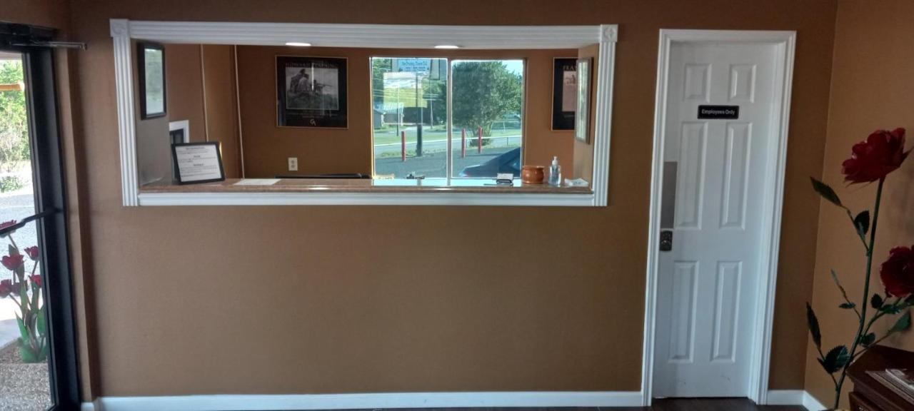 Glen Rose Inn & Suites Buitenkant foto