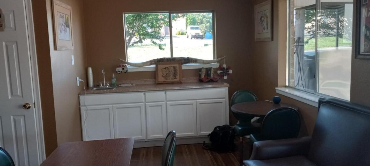 Glen Rose Inn & Suites Buitenkant foto